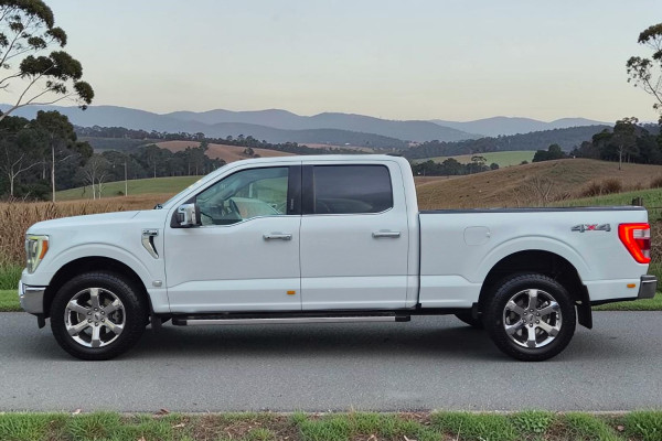2023 Ford F-150  Lariat Dual Cab Image 4