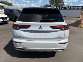 2022 Mitsubishi Outlander ZM Exceed Tourer SUV image 12