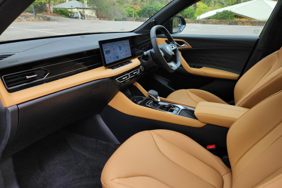 2025 MG HS AS33 Essence SUV Image 17