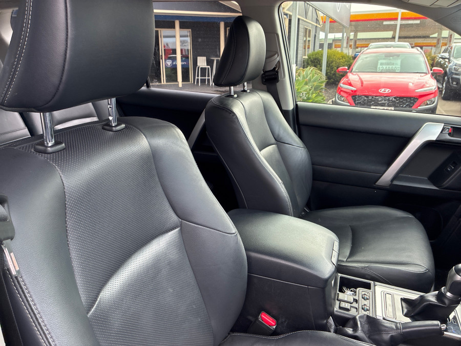 2018 Toyota LandCruiser Prado GDJ150R GXL SUV Image 14