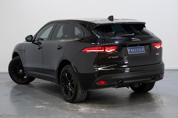 2019 Jaguar F-PACE 25t R-Sport SUV image 9