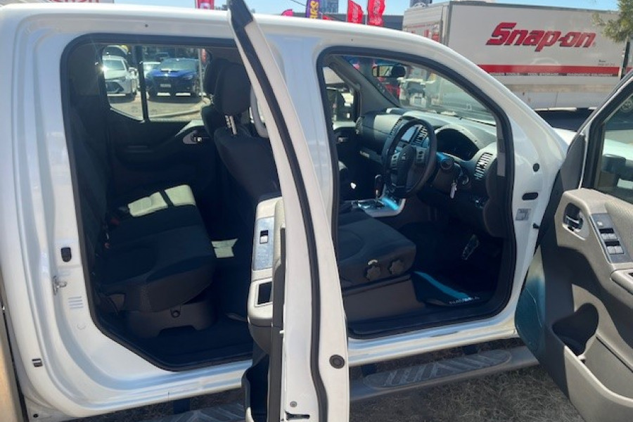 2013 Nissan Navara D40 Series 5 ST-X 550 4x4 D/C Pickup Ute Image 13