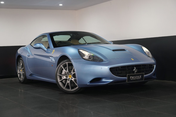 2011 Ferrari California Convertible Image 10