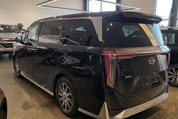 2026 GAC M8 PHEV  Premium People Mover Image 5