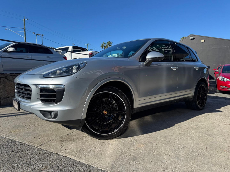2016 MY17 Porsche Cayenne 92A Platinum Edition SUV Image 1