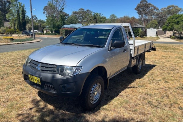 2015 Mitsubishi Triton Cab Chassis