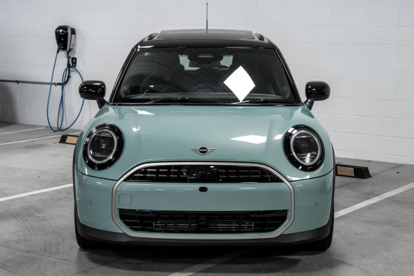 2025 MINI Cooper F65 C Favoured Hatch image 4