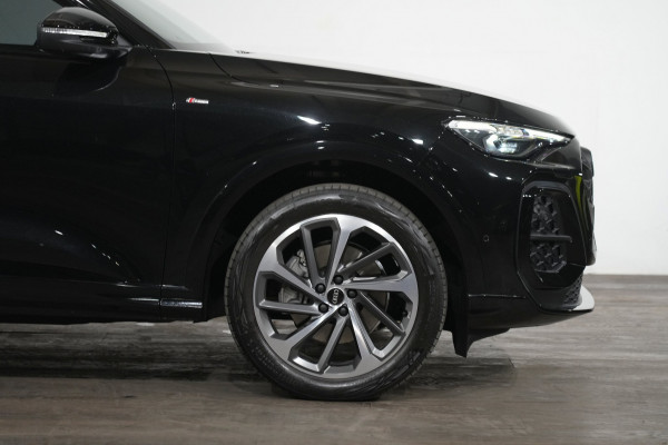 2025 Audi Q5 FY 55 TFSI e S Line SUV Image 4