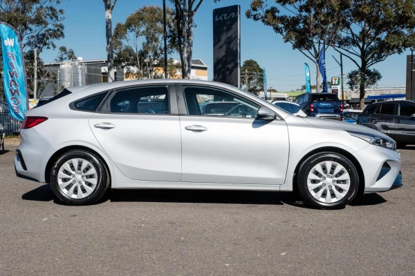 2024 Kia Cerato BD S Hatch Image 3