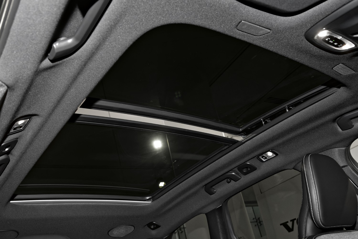 2021 Volvo XC60 UZ T6 R-Design SUV Image 6