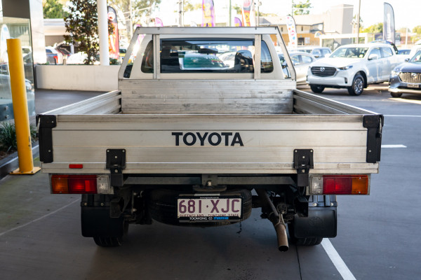 2017 Toyota HiLux SR Cab Chassis Image 5