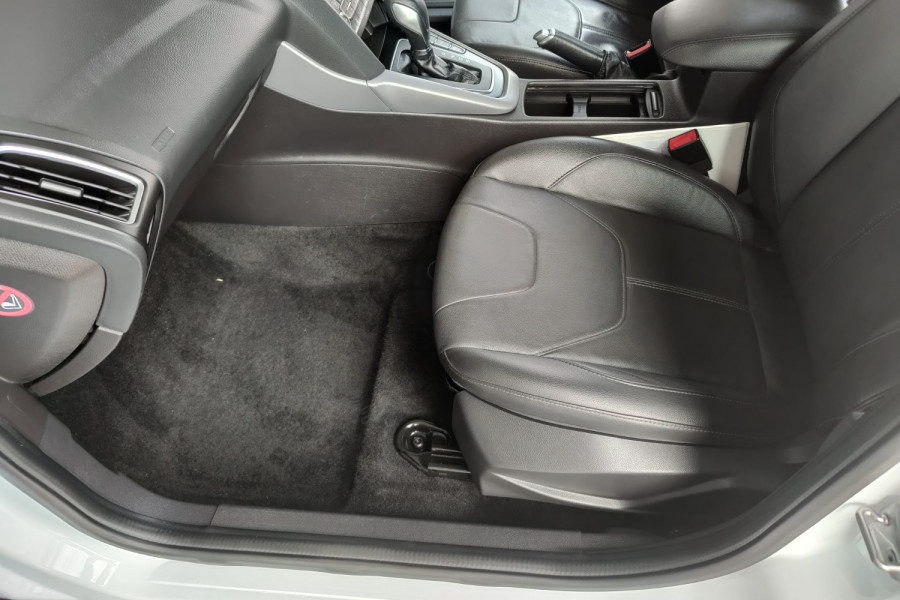 2016 Ford Focus LZ Titanium Hatch Image 44