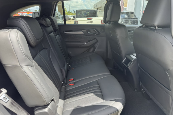 2026 Isuzu MU-X RJ LS-T SUV Image 10