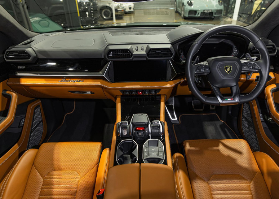 2025 Lamborghini Urus 636 SE SUV Image 9