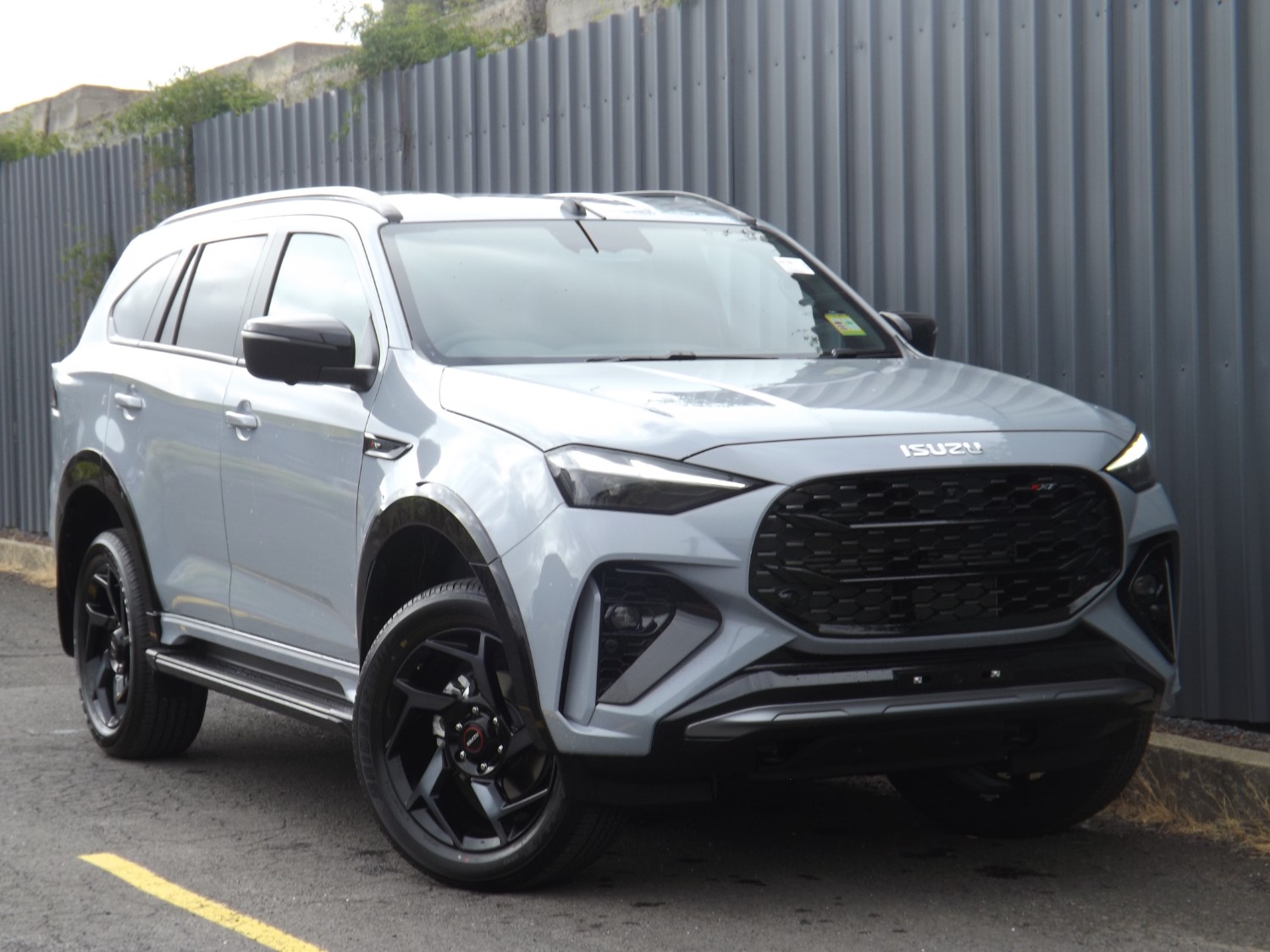 2025 ISUZU MU-X X-TERRAIN RJ SUV AUTOMATIC 4X4