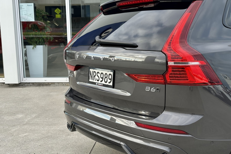 2021 Volvo XC60 B6 AWD R-DESIGN 2.0P SUV Image 12
