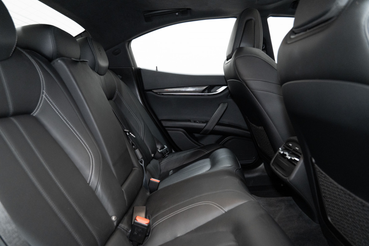 2018 Maserati Ghibli Gransport Sedan Image 3
