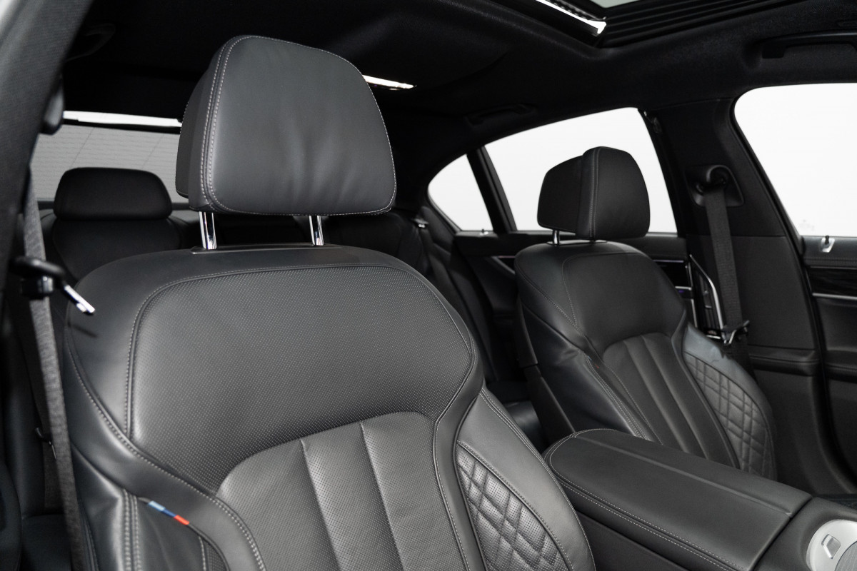 2020 BMW 7 30d M Sport Sedan Image 4