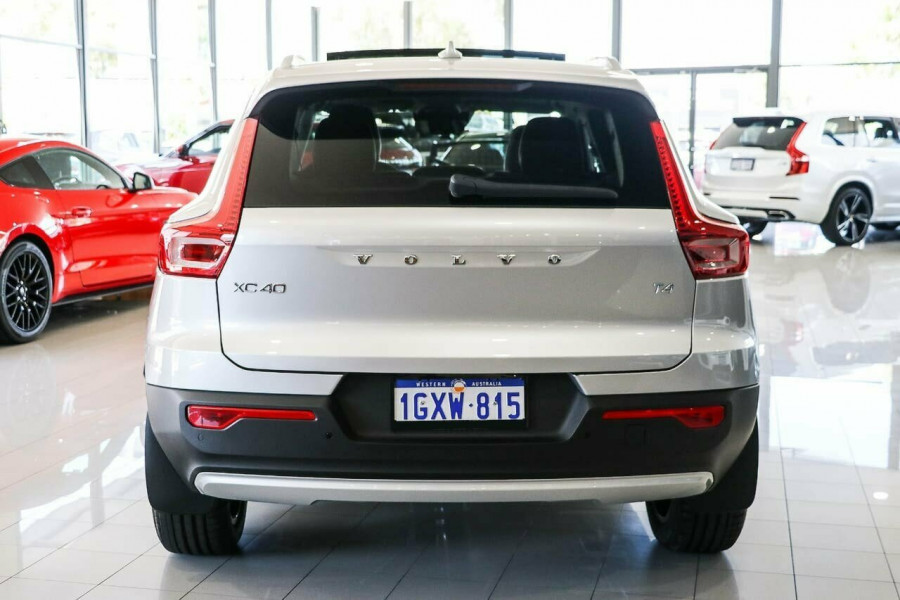 2019 Volvo XC40 XZ T4 Momentum Suv Image 7