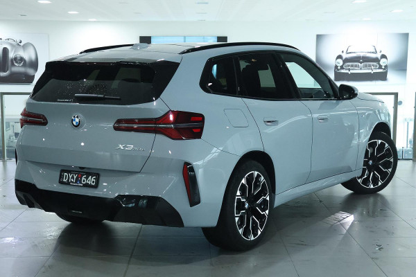 2025 BMW X3 G45 30e xDrive SUV image 4