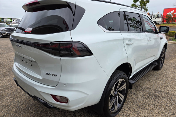 2025 Isuzu MU-X LS-T SUV