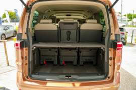 2025 Volkswagen Multivan  Life SWB People Mover