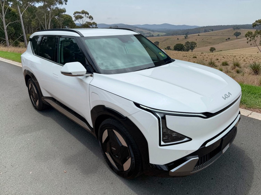 2026 Kia EV5 OVc Earth SUV Image 1