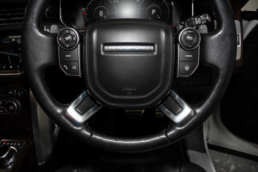 2018 Land Rover Range Rover SDV8 Vogue SE SUV Image 18