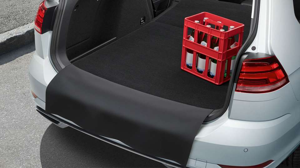 Reversible luggage compartment mat