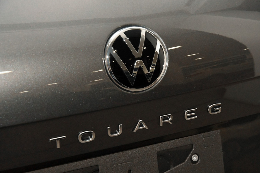 VW Sign Black Front Touareg 3 ACC models wrapped EMBLEM R-Line V6 V8 TDI 