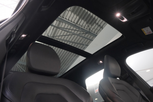 2019 Volvo XC60 UZ T8 R-Design SUV image 17