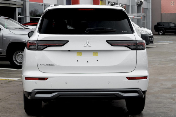 2025 Mitsubishi Outlander ZM LS SUV Image 3