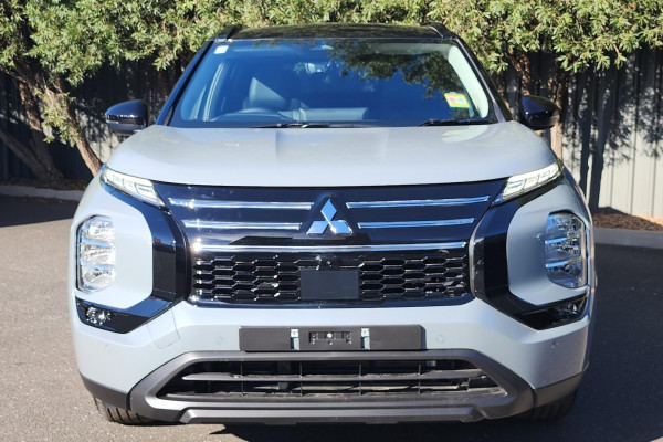 2025 Mitsubishi Outlander ZM LS SUV Image 2