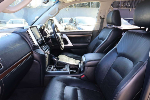 2016 Toyota LandCruiser VDJ200R VX SUV Image 8
