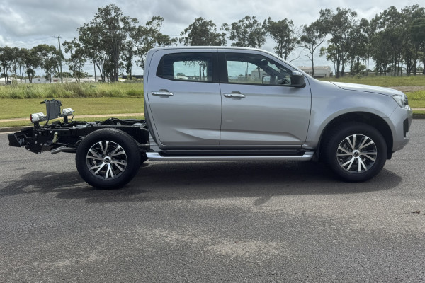 2026 Isuzu D-MAX RG LS-U Cab Chassis Image 2