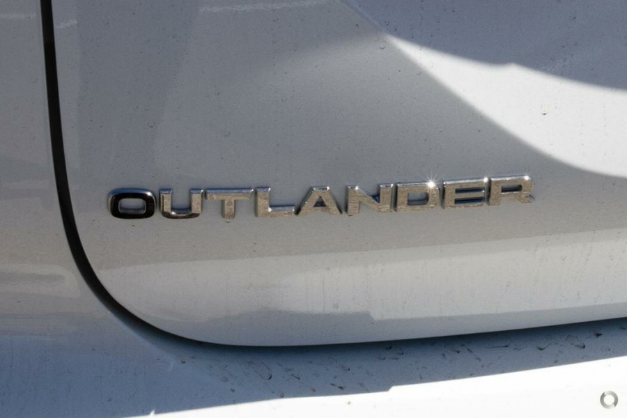 2024 Mitsubishi Outlander ZM ES SUV Image 20