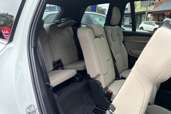 2026 Volvo XC90 L Series Plus B5 Bright SUV Image 17