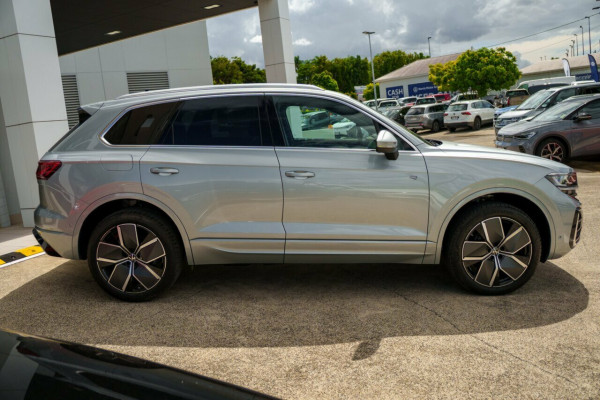 2025 Volkswagen Touareg RC 210TDI R-Line SUV Image 4
