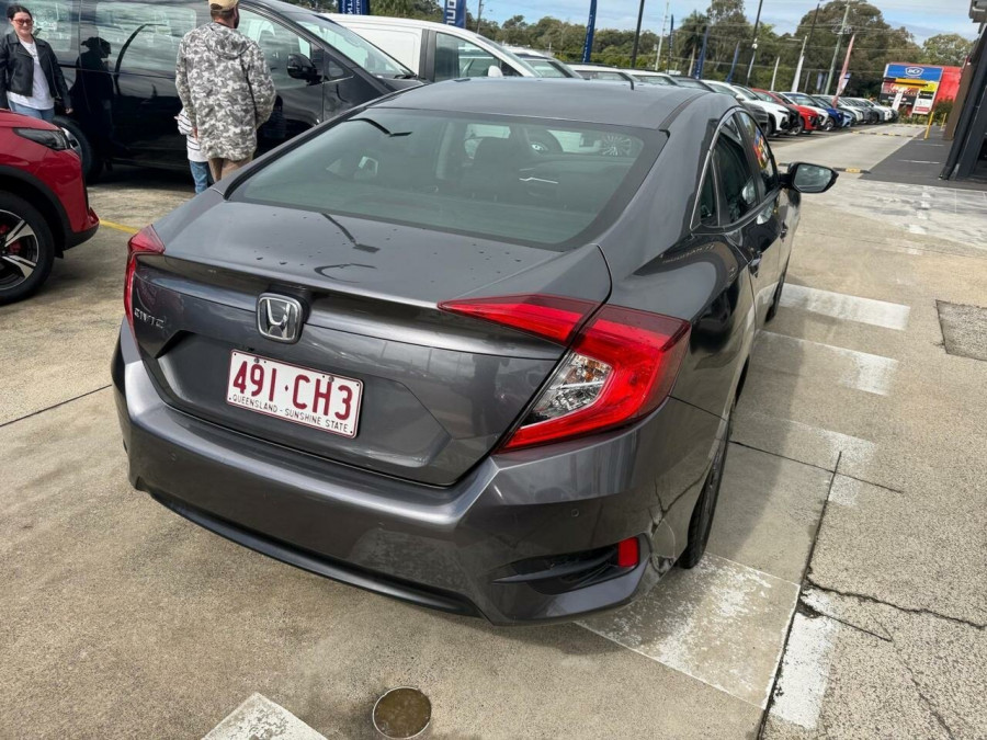 2020 Honda Civic 10th Gen VTi-S Sedan Image 4