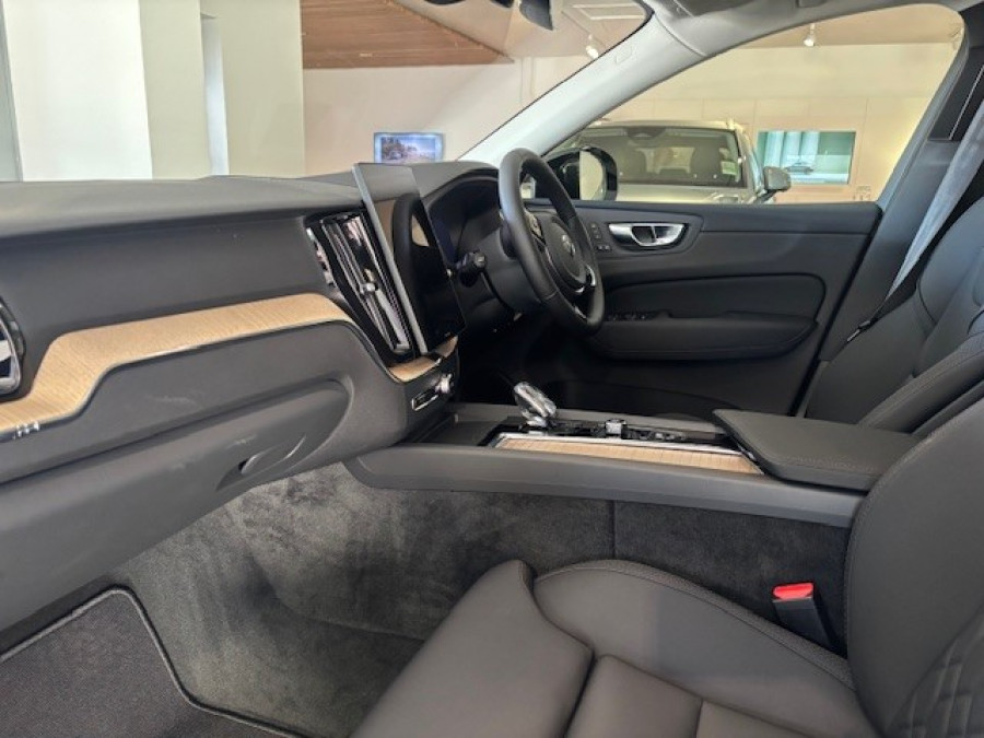 2025 MY26 Volvo XC60 UZ Plus T8 Plug-in Hybrid Dark SUV Image 4