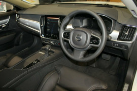 2017 Volvo S90 P Series T5 Momentum Sedan