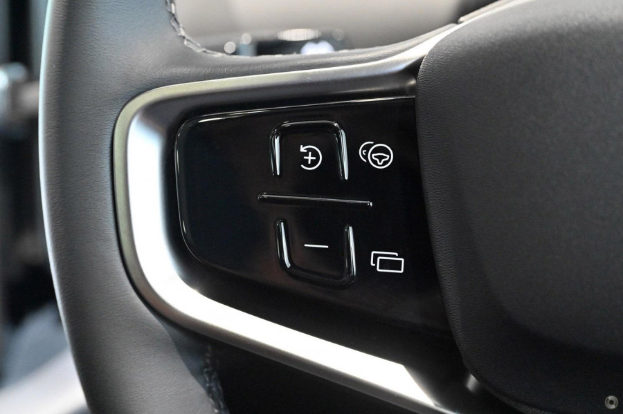 2026 Volvo EX30  Single Motor Extended Range Plus SUV Image 11