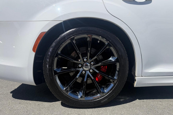 2018 MY19 Chrysler 300 LX SRT Sedan Image 12