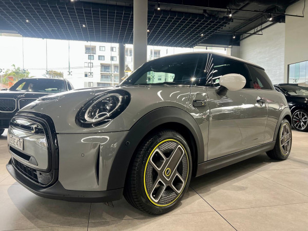 2021 MINI Cooper F56 LCI-2 Cooper SE MINI Yours Hatch image 8