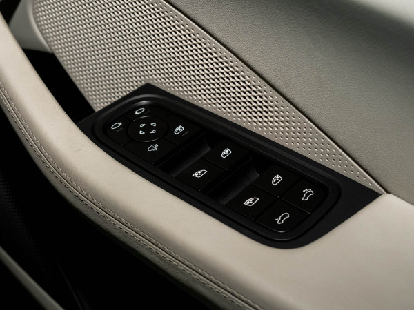 2024 MY25 Porsche Macan SUV image 30
