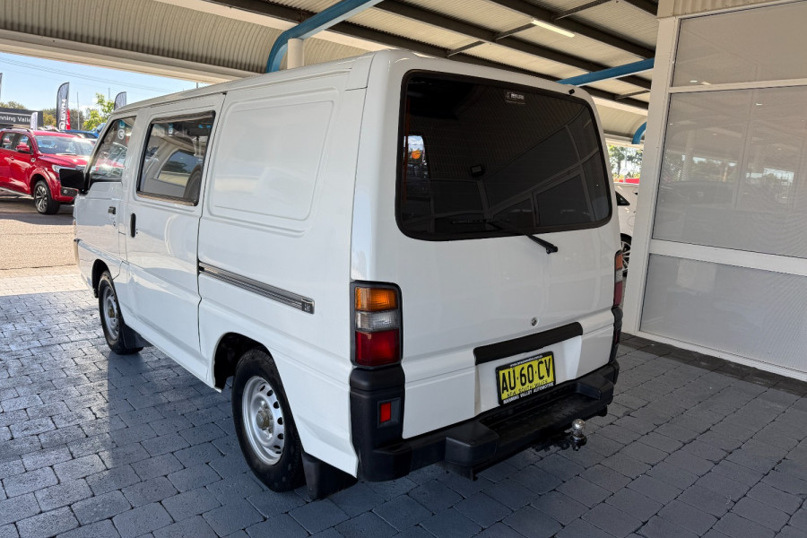 2008 Mitsubishi Express Van Image 8