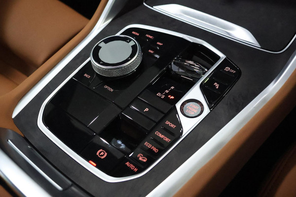 2025 BMW X6 G06 LCI xDrive30d M Sport SUV image 25