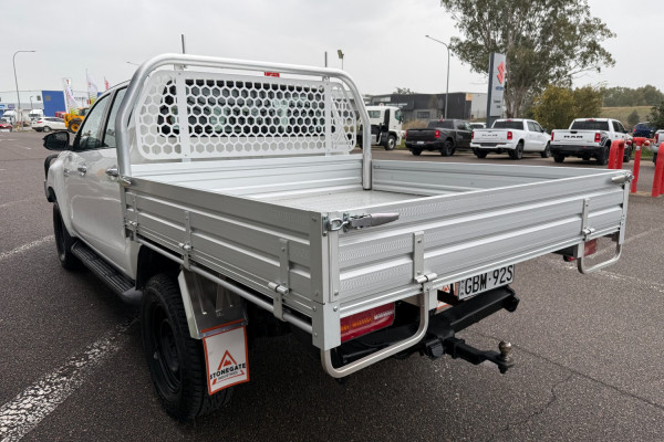 2017 Toyota HiLux GUN126R SR Cab Chassis Image 6