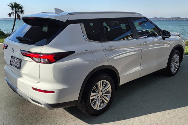 2024 Mitsubishi Outlander ZM LS SUV Image 7