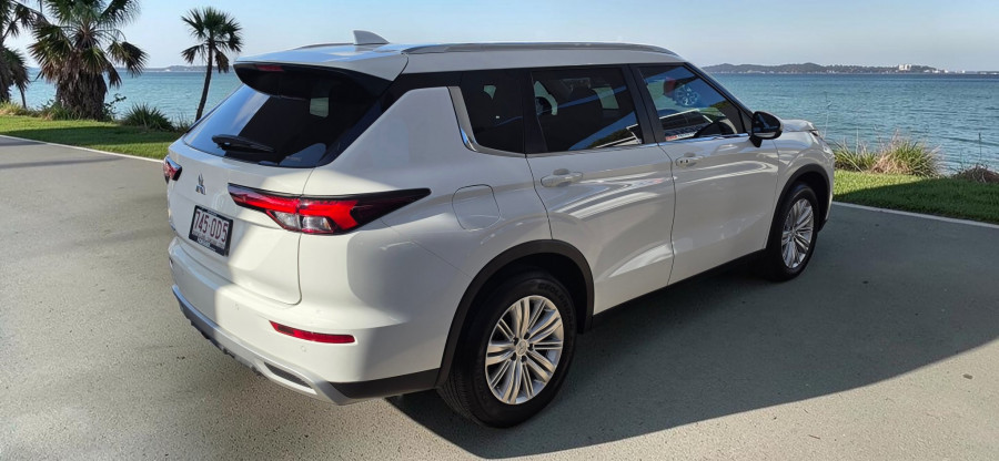 2024 Mitsubishi Outlander ZM LS SUV Image 7